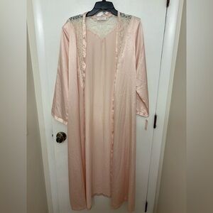 NWT Vintage Olga Pale Pink Lace Trim Robe 80s USA made #93344 Size M